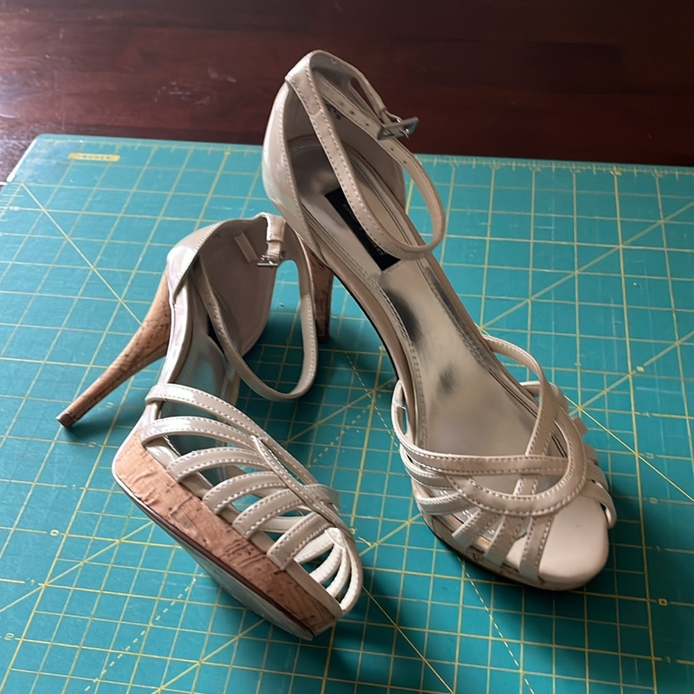 WHBM 4”Platform High Heel size 7M